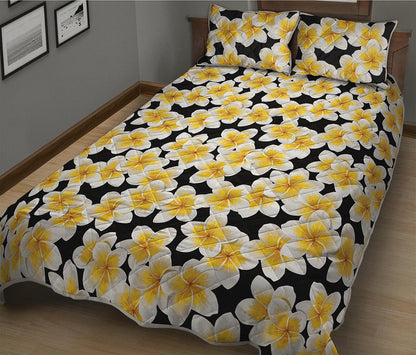 White And Black Frangipani Pattern Print Quilt Bed Set