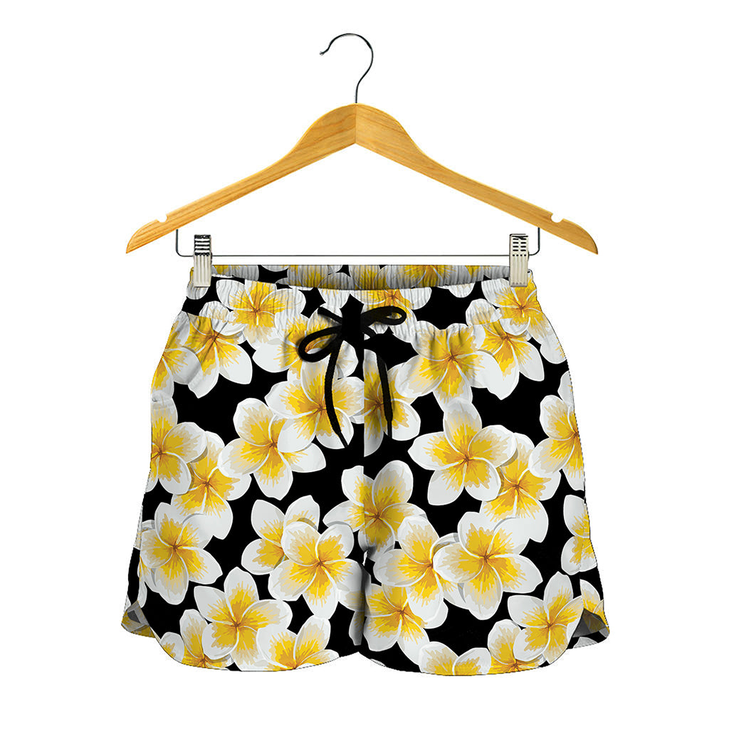 White And Black Frangipani Pattern Print Women's Shorts