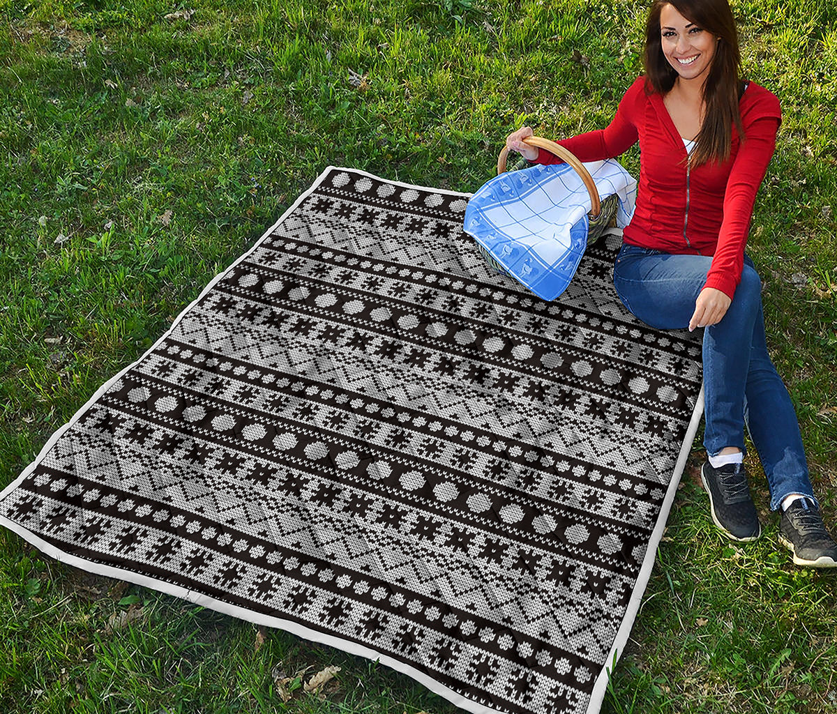 White And Black Knitted Pattern Print Quilt