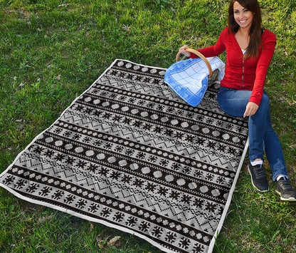 White And Black Knitted Pattern Print Quilt