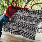 White And Black Knitted Pattern Print Quilt