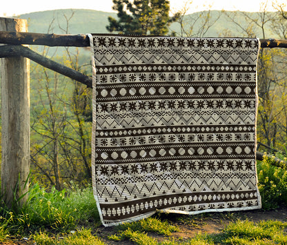 White And Black Knitted Pattern Print Quilt