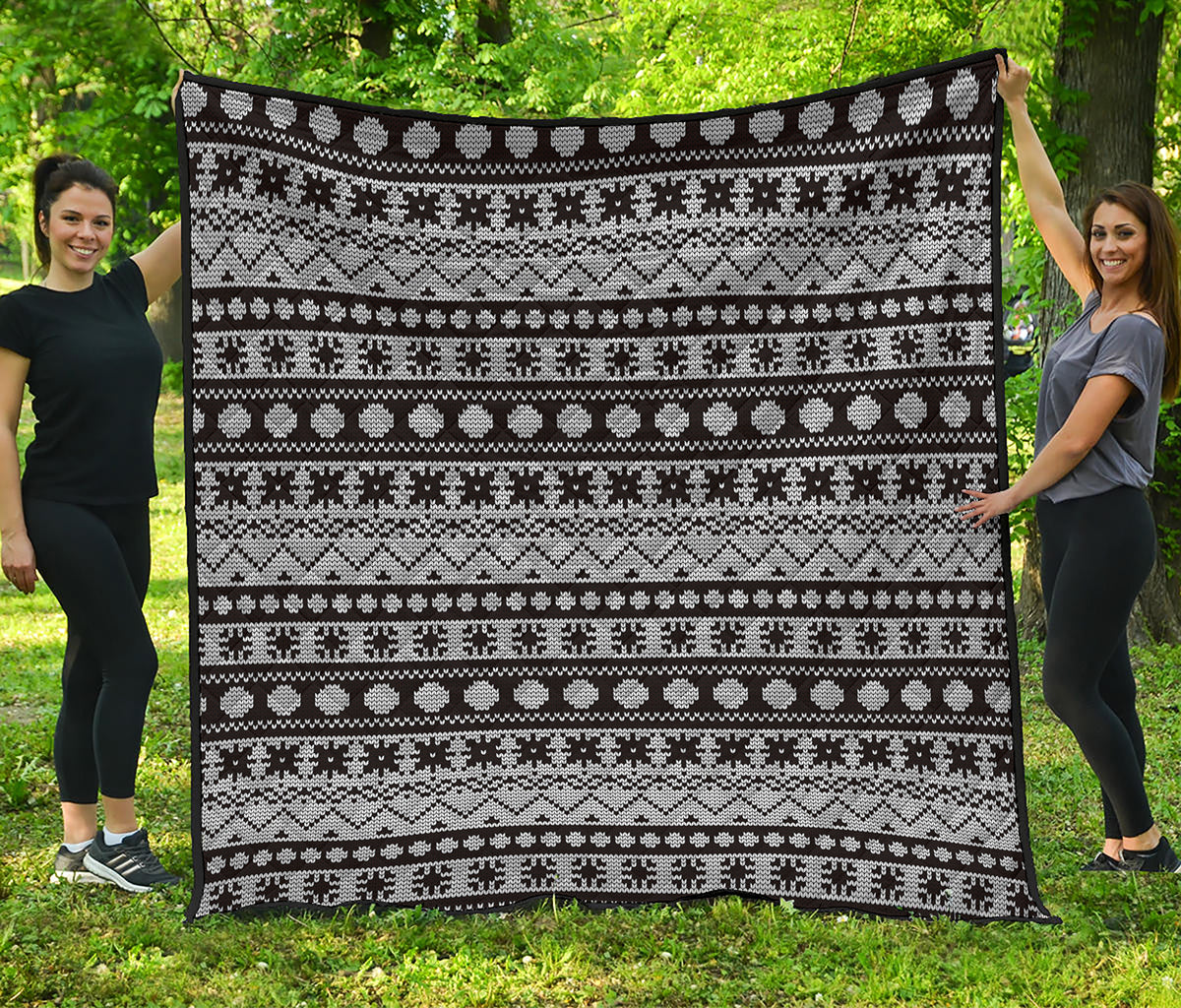 White And Black Knitted Pattern Print Quilt
