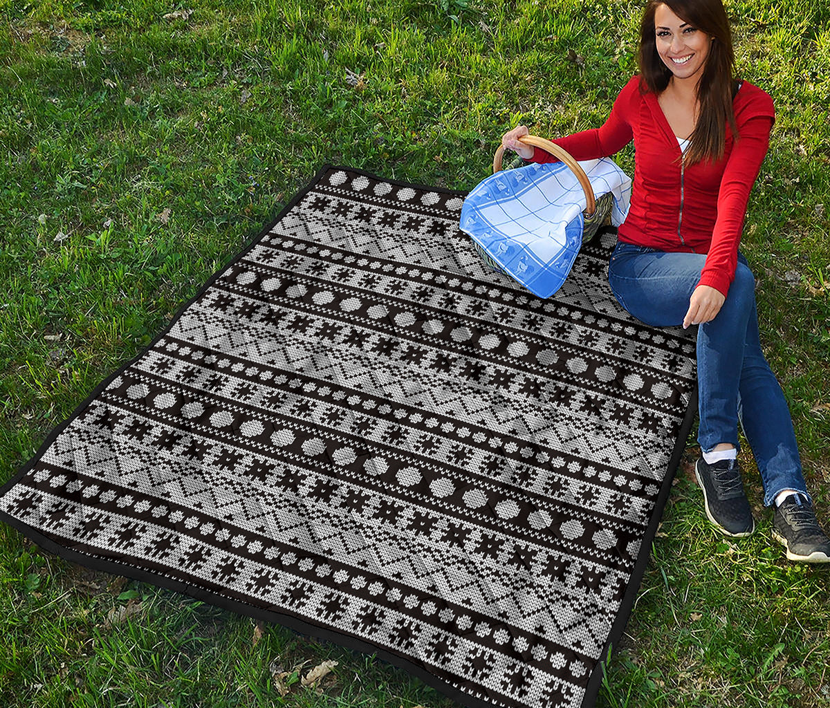 White And Black Knitted Pattern Print Quilt