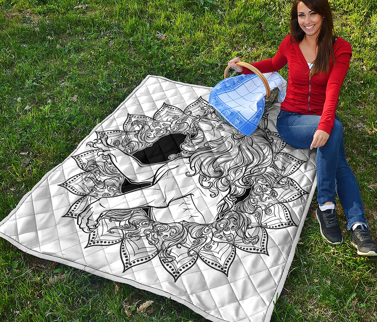 White And Black Leo Sign Print Quilt