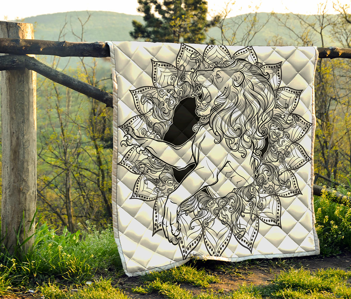 White And Black Leo Sign Print Quilt