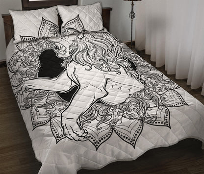 White And Black Leo Sign Print Quilt Bed Set
