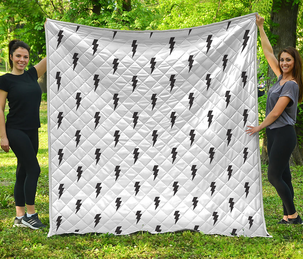 White And Black Lightning Pattern Print Quilt