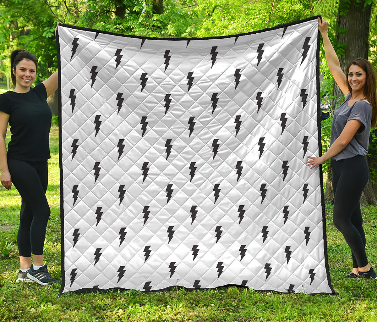 White And Black Lightning Pattern Print Quilt