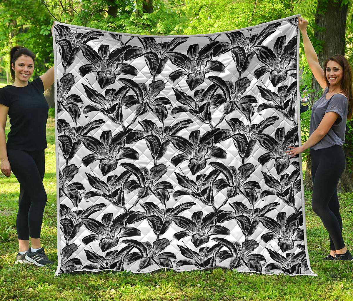 White And Black Lily Pattern Print Quilt