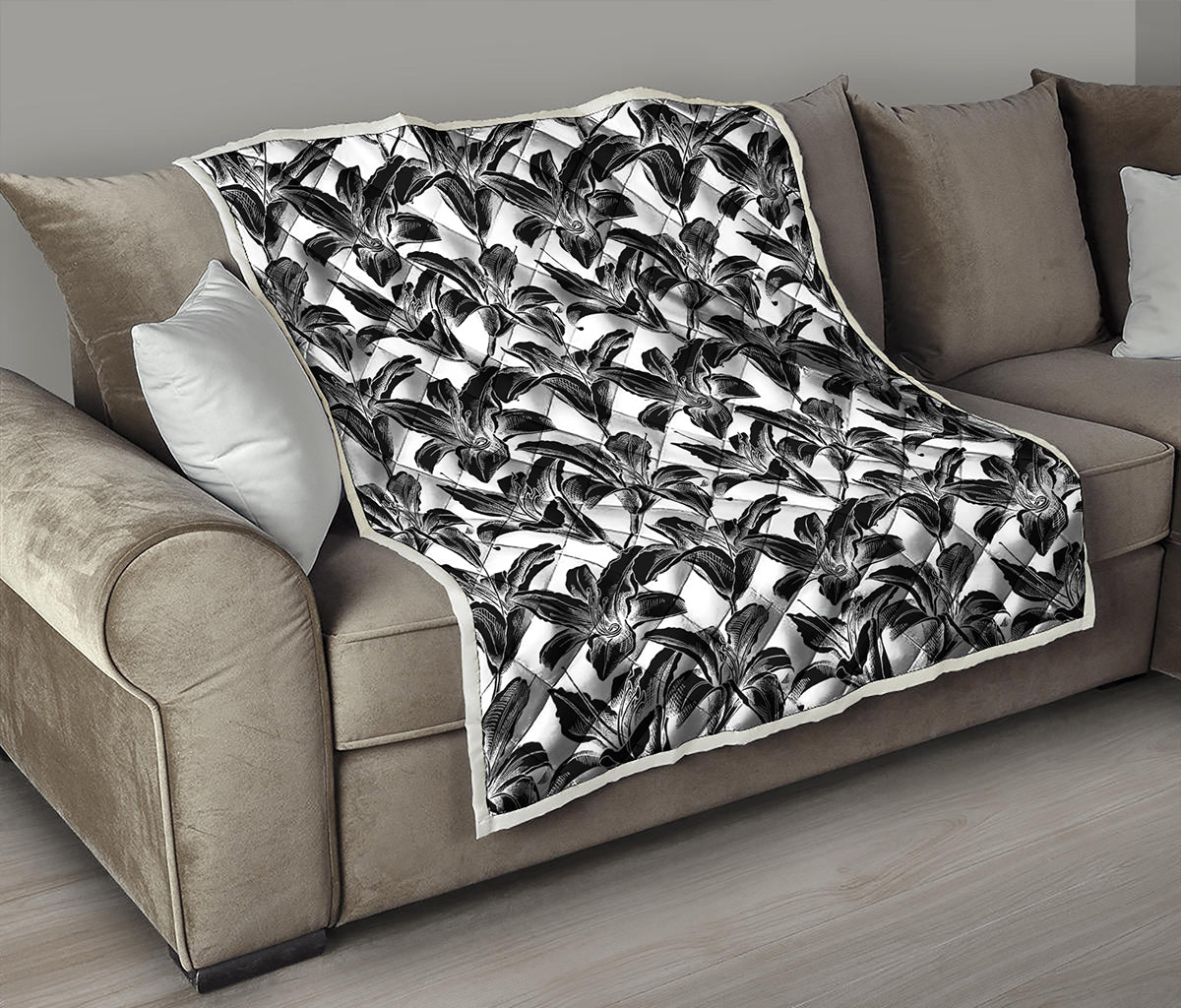 White And Black Lily Pattern Print Quilt