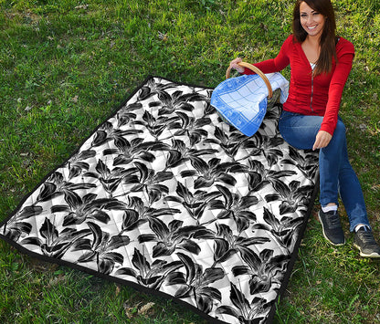 White And Black Lily Pattern Print Quilt