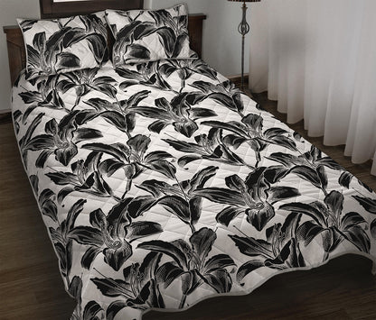 White And Black Lily Pattern Print Quilt Bed Set
