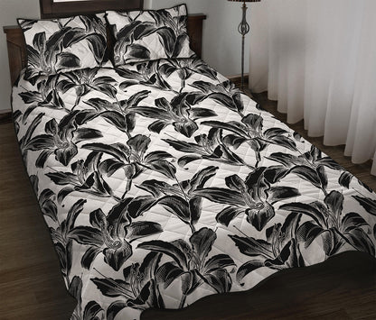 White And Black Lily Pattern Print Quilt Bed Set