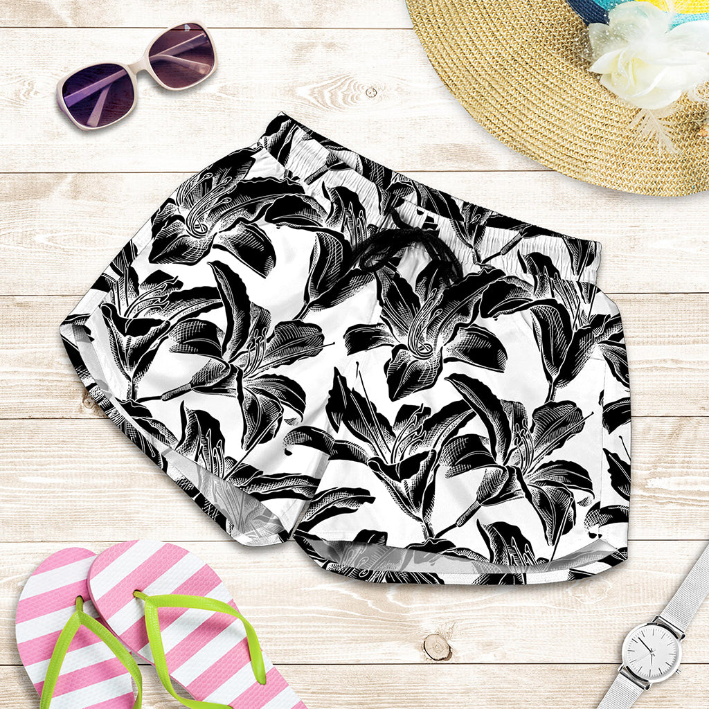 White And Black Lily Pattern Print Women's Shorts