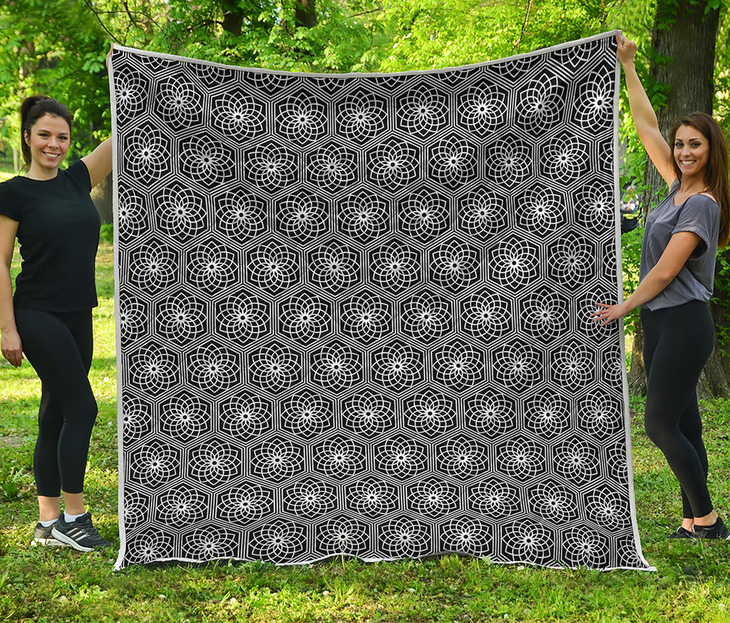White And Black Lotus Pattern Print Quilt