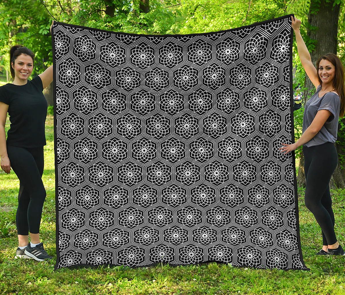 White And Black Lotus Pattern Print Quilt