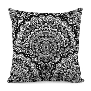 White And Black Mandala Print Pillow Cover