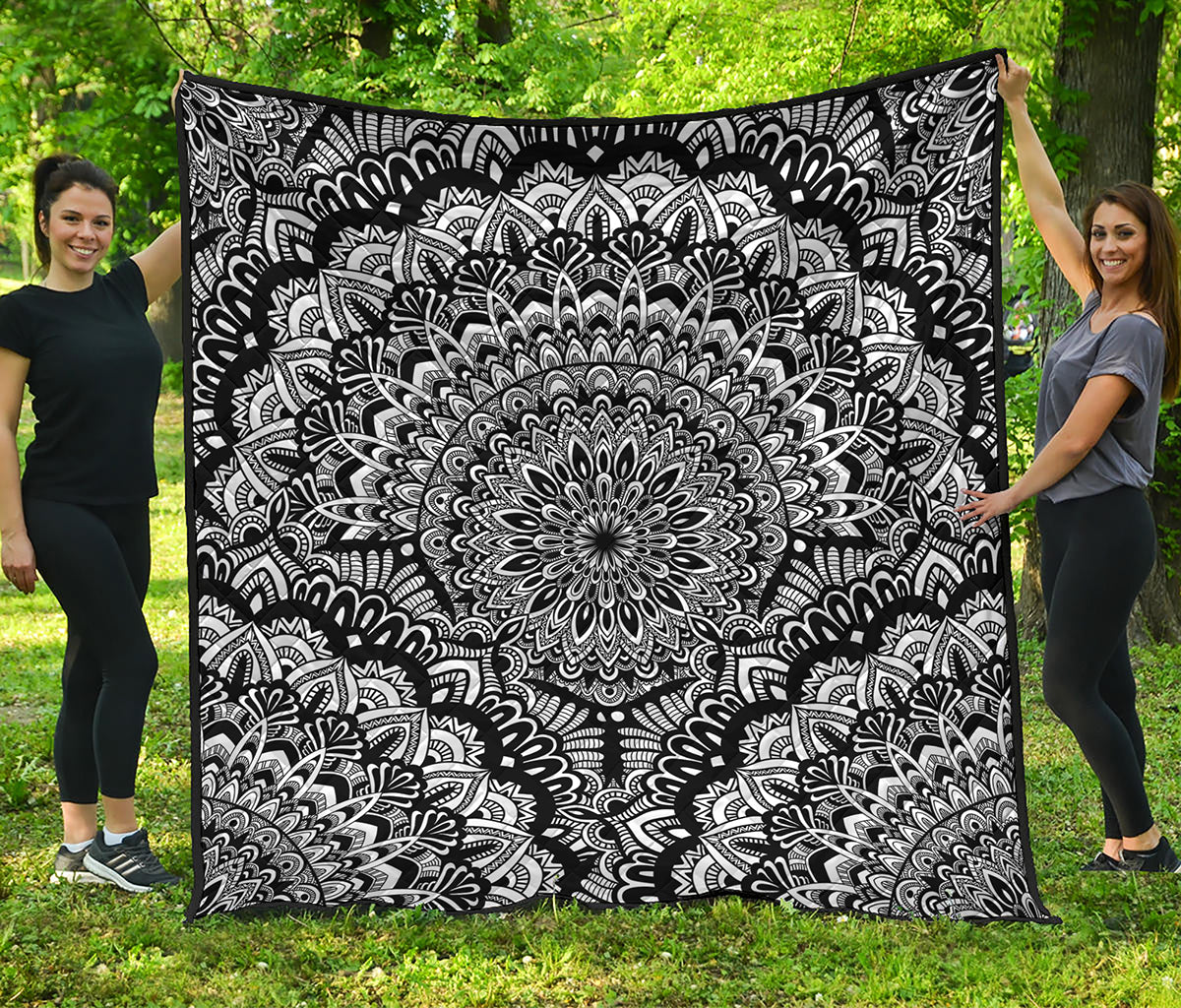 White And Black Mandala Print Quilt