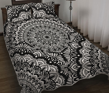 White And Black Mandala Print Quilt Bed Set