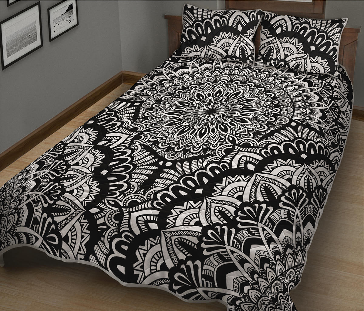 White And Black Mandala Print Quilt Bed Set