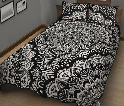 White And Black Mandala Print Quilt Bed Set