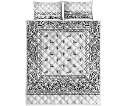 White And Black Paisley Bandana Print Quilt Bed Set