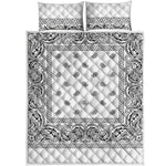 White And Black Paisley Bandana Print Quilt Bed Set
