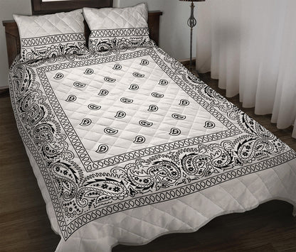 White And Black Paisley Bandana Print Quilt Bed Set