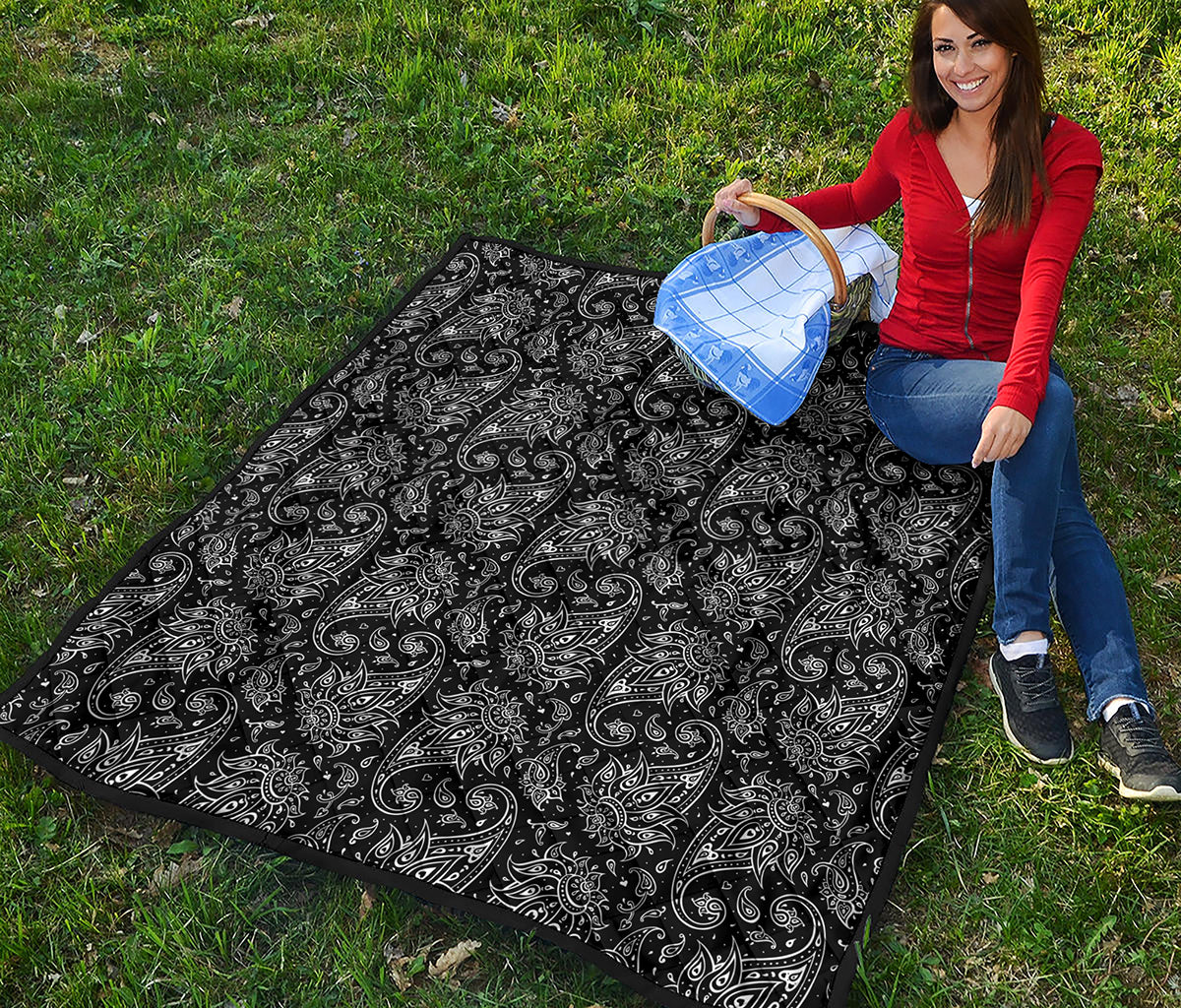 White And Black Paisley Pattern Print Quilt