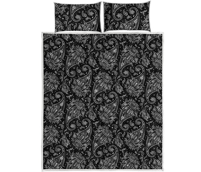 White And Black Paisley Pattern Print Quilt Bed Set