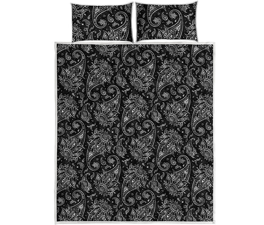 White And Black Paisley Pattern Print Quilt Bed Set