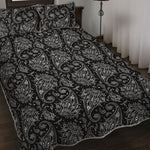 White And Black Paisley Pattern Print Quilt Bed Set