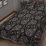 White And Black Paisley Pattern Print Quilt Bed Set
