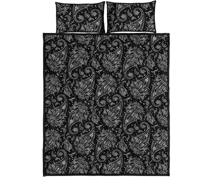 White And Black Paisley Pattern Print Quilt Bed Set