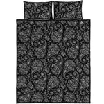 White And Black Paisley Pattern Print Quilt Bed Set