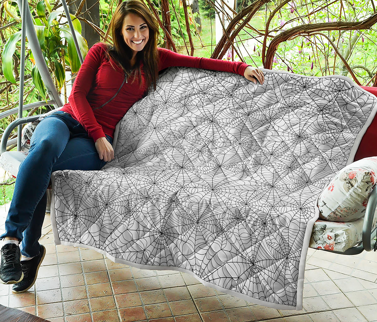 White And Black Spider Web Pattern Print Quilt