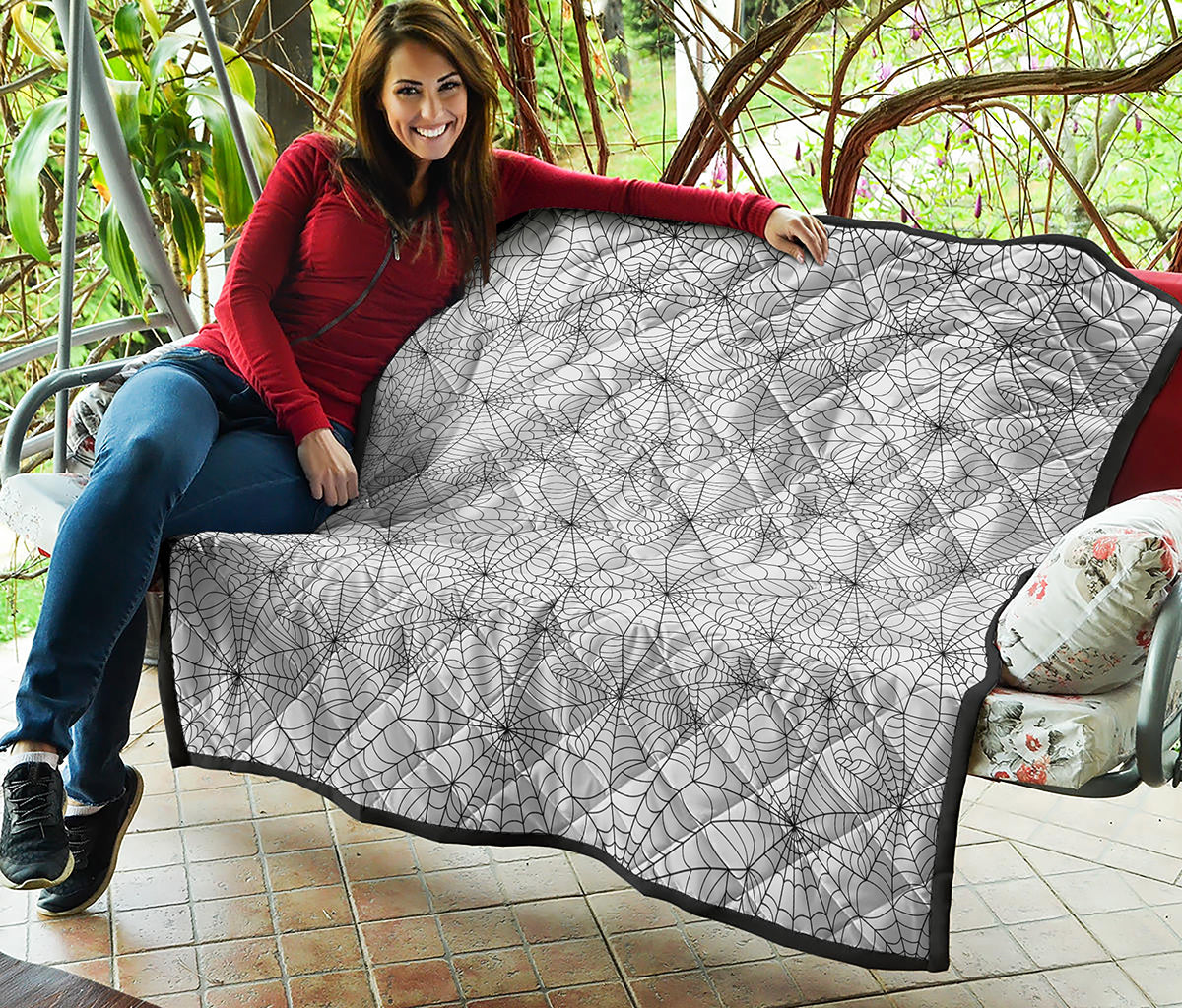 White And Black Spider Web Pattern Print Quilt