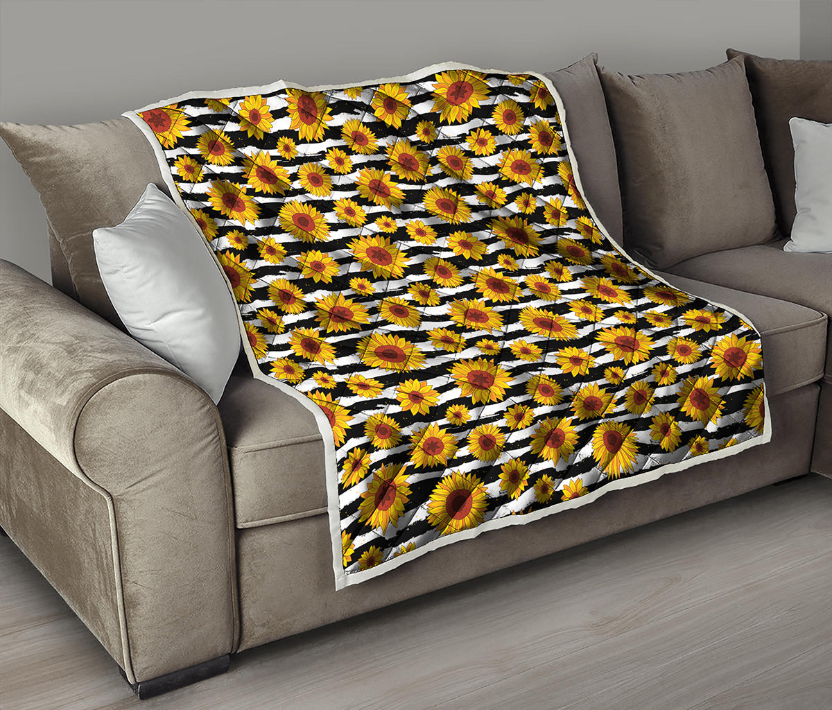White And Black Stripe Sunflower Print Quilt