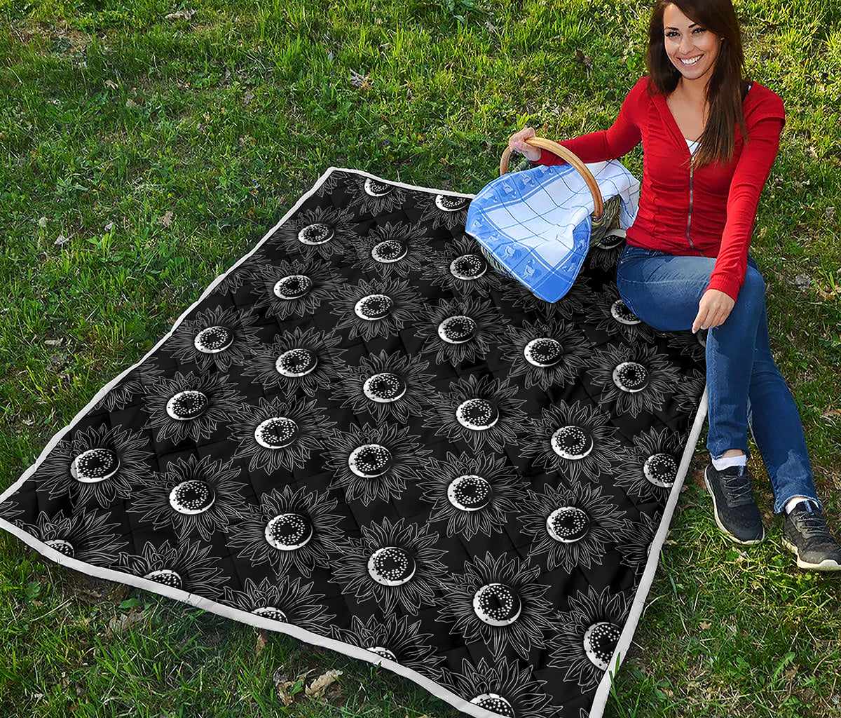 White And Black Sunflower Pattern Print Quilt