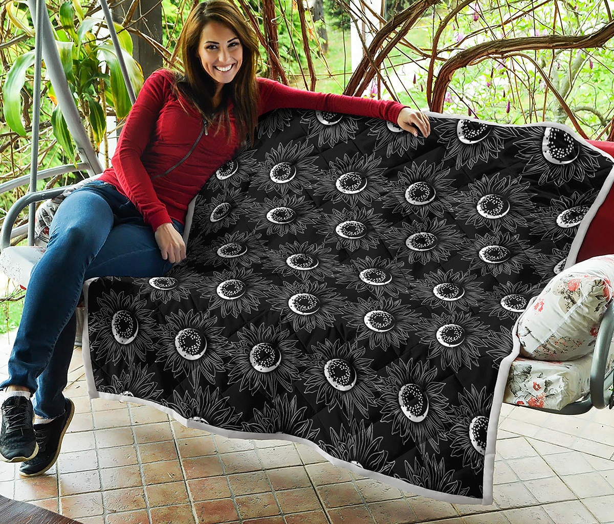 White And Black Sunflower Pattern Print Quilt