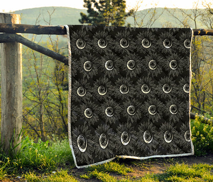 White And Black Sunflower Pattern Print Quilt