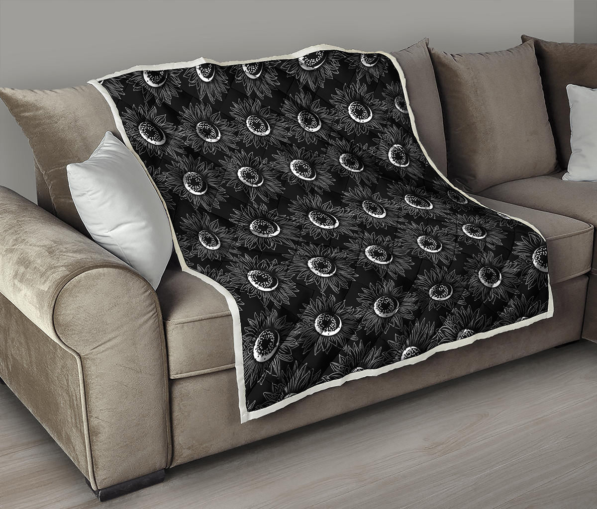 White And Black Sunflower Pattern Print Quilt