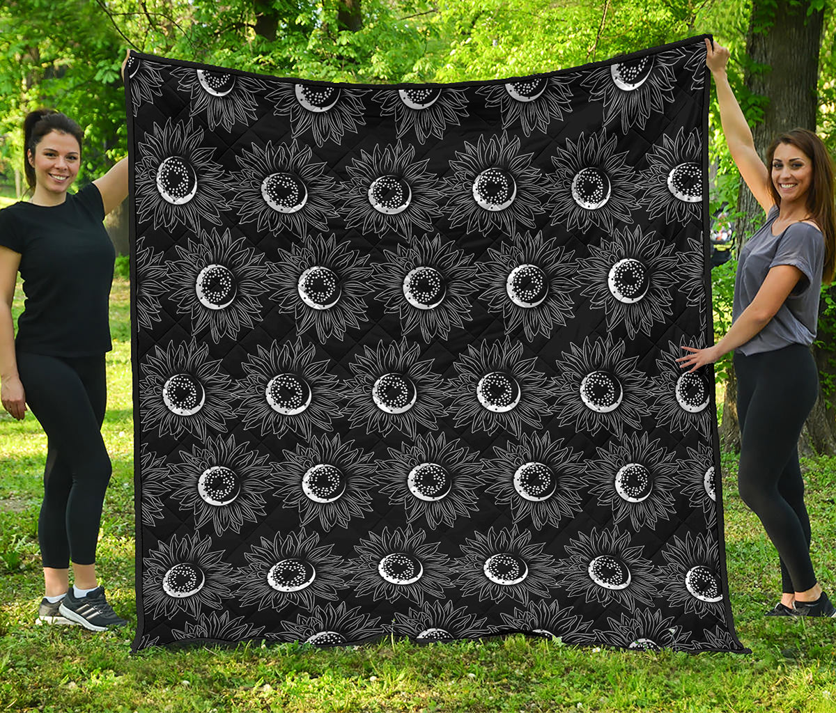 White And Black Sunflower Pattern Print Quilt