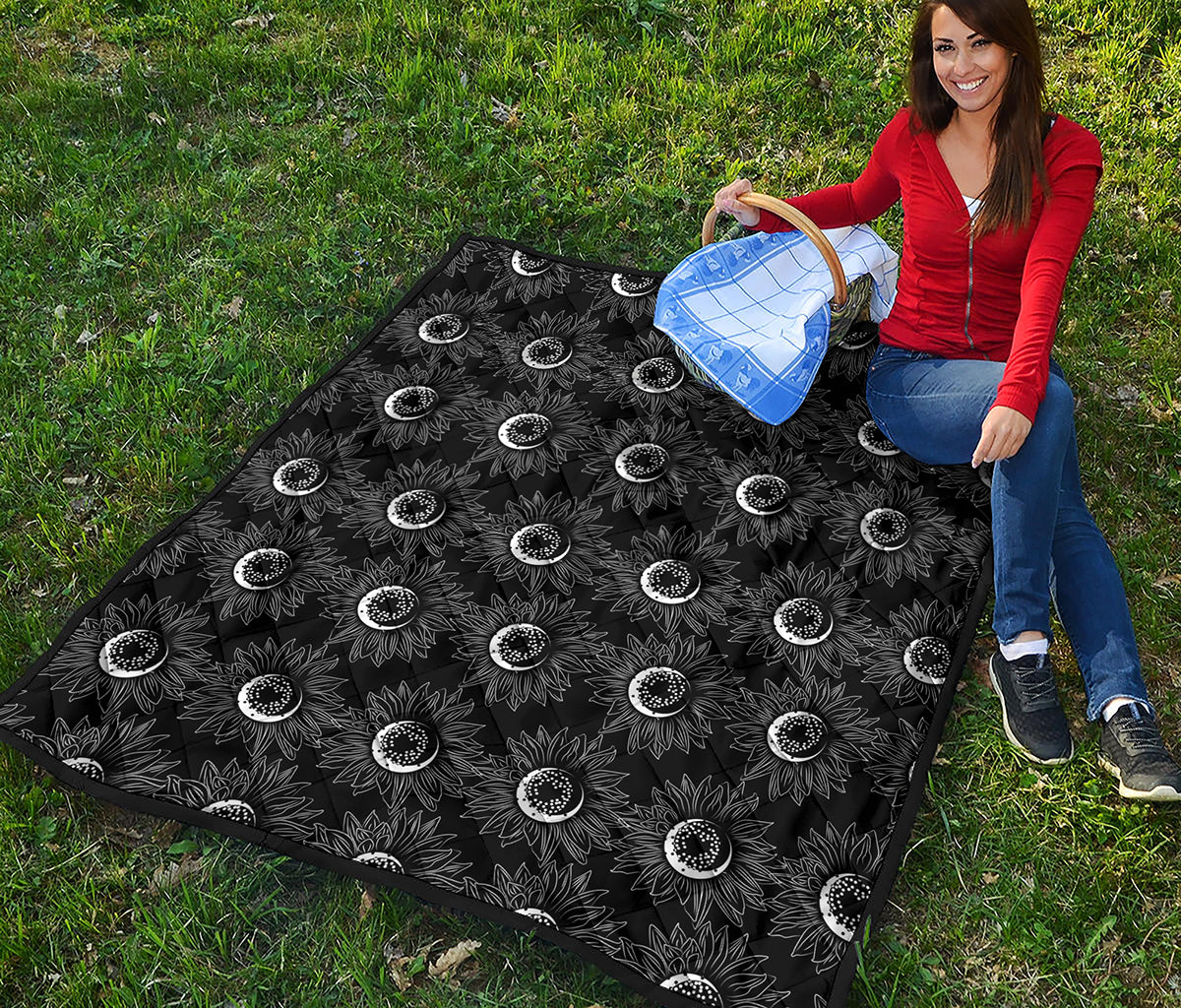 White And Black Sunflower Pattern Print Quilt