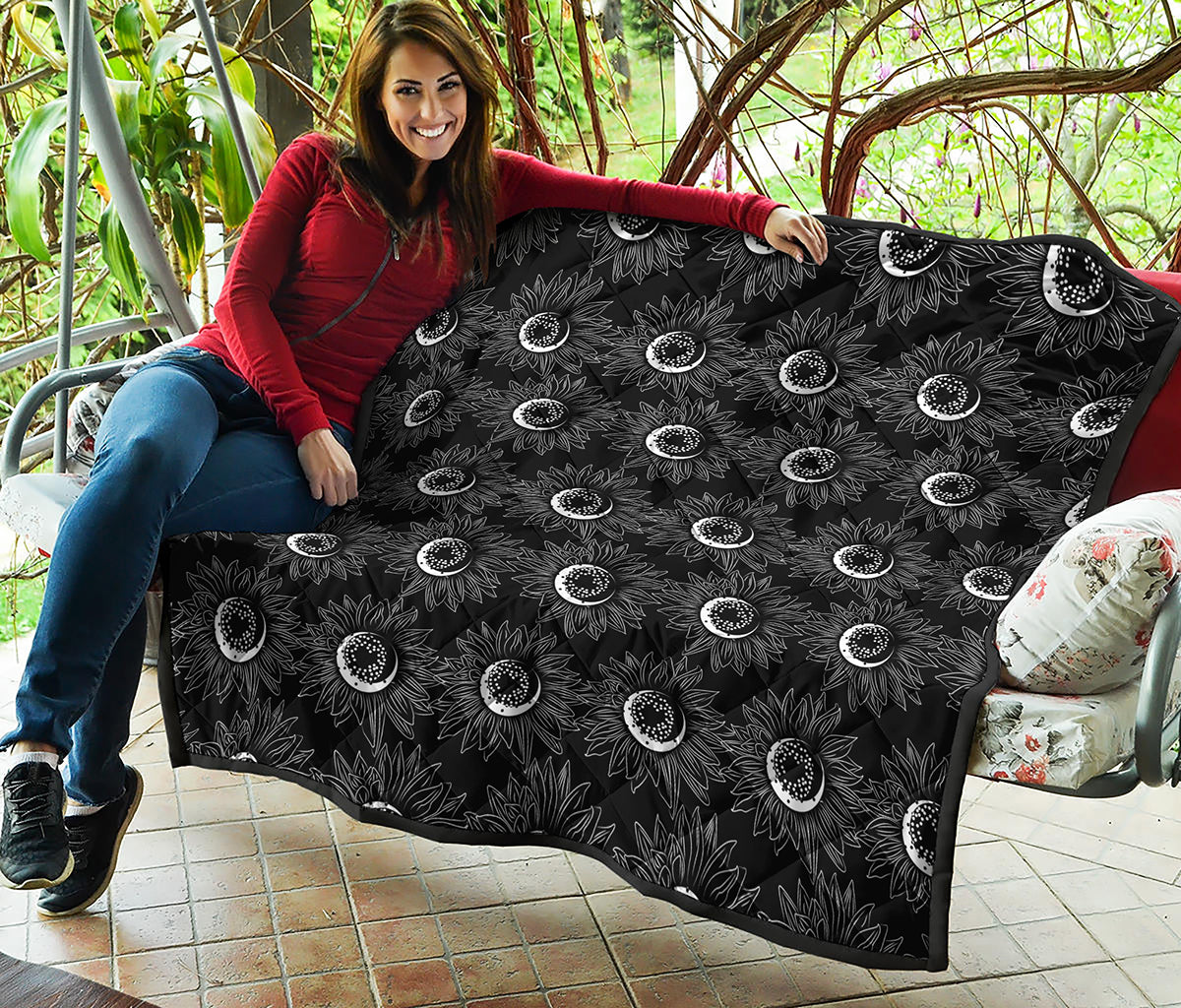 White And Black Sunflower Pattern Print Quilt