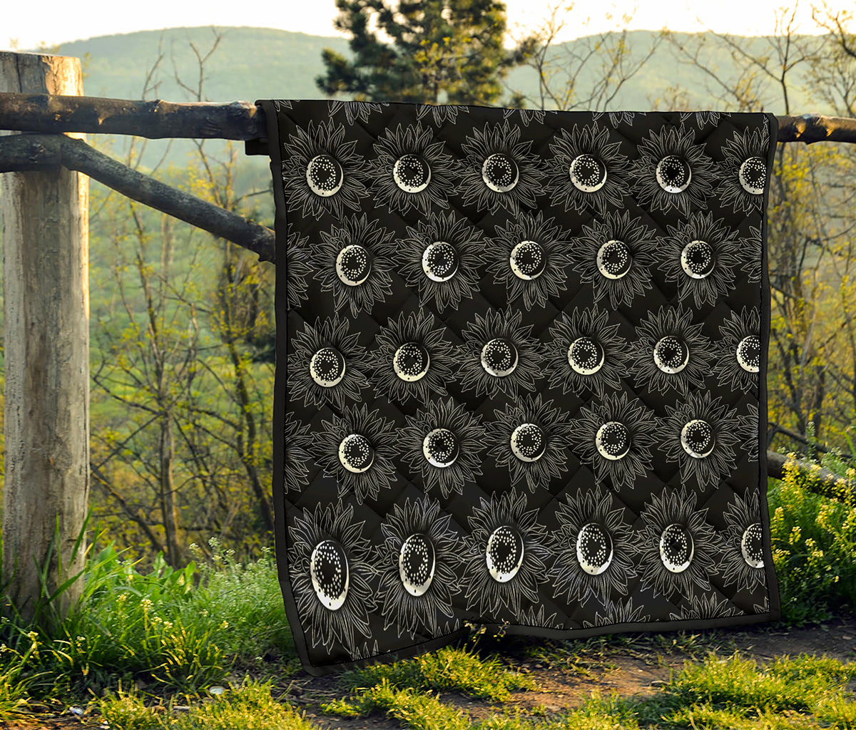 White And Black Sunflower Pattern Print Quilt