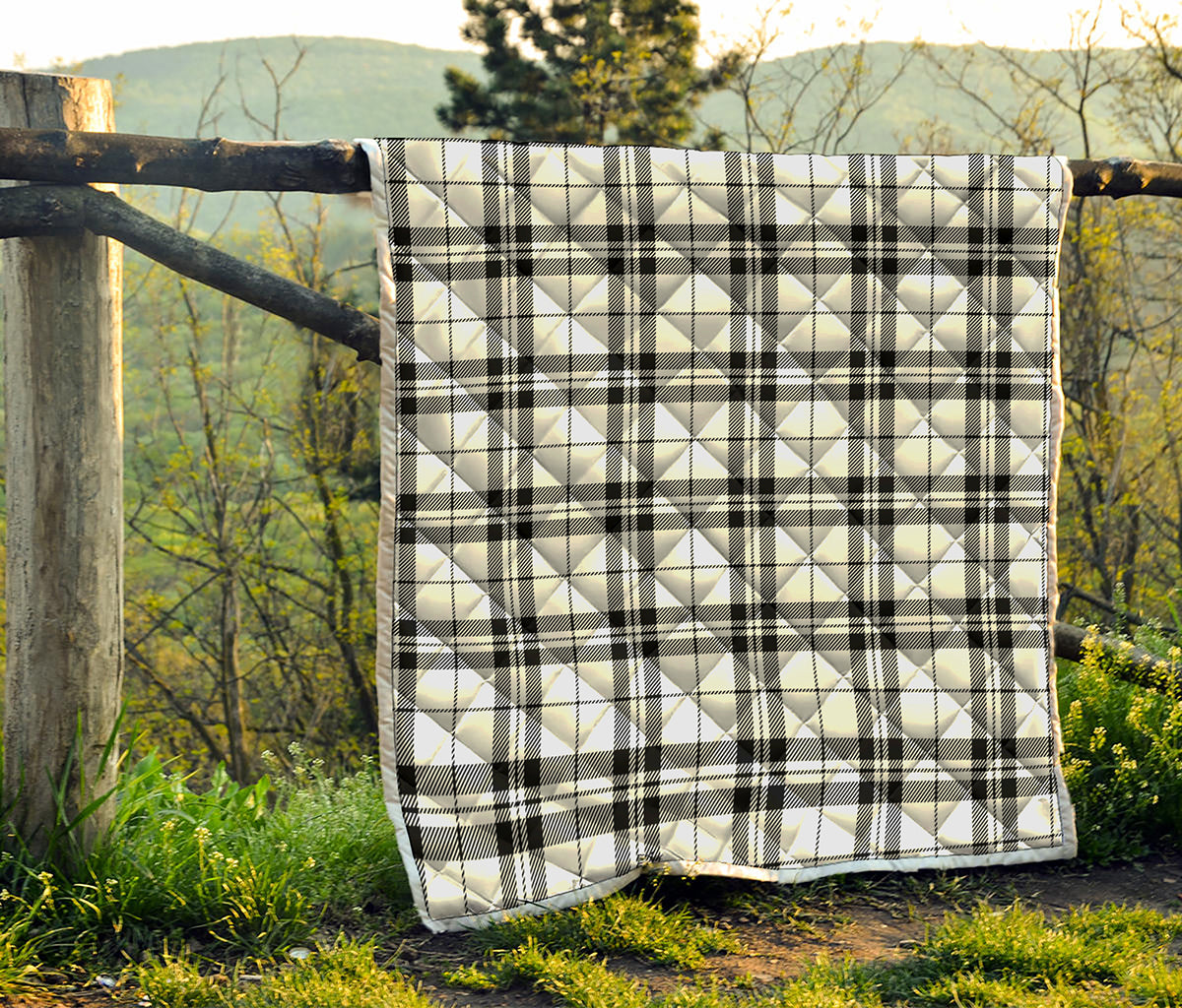 White And Black Tartan Pattern Print Quilt
