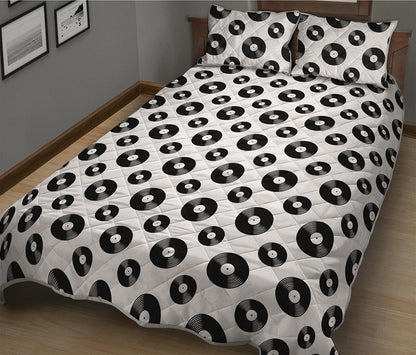White And Black Vinyl Pattern Print Quilt Bed Set