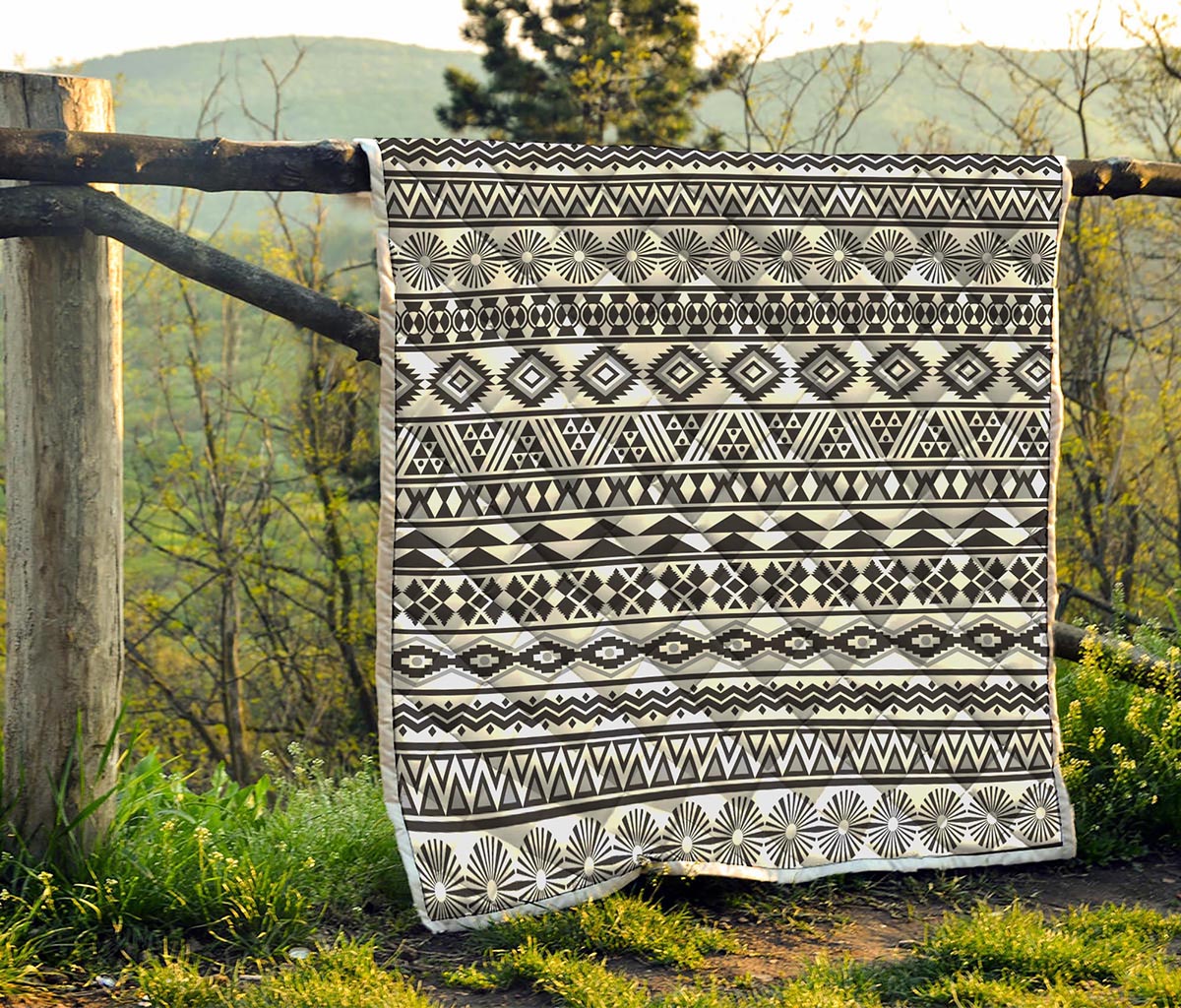 White And Grey Aztec Pattern Print Quilt